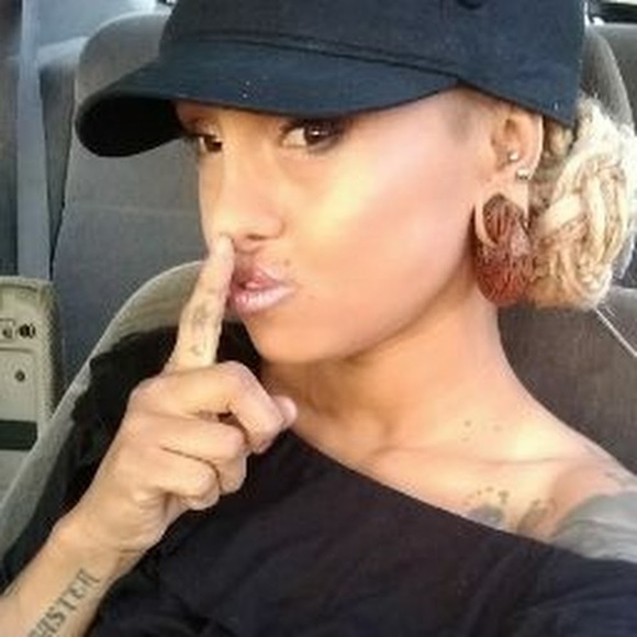 Meet your Posher, Nik - Picture 1 of 1